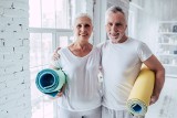 Koronawirus: bezpłatny program „Aktywny senior w domu” przygotowany przez KIF i MZ. Sprawdź, ćwiczenia polecane dla osób starszych!