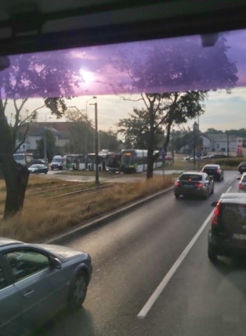 Kolizja autobusu z tramwajem na rondzie Gierosa w Szczecinie