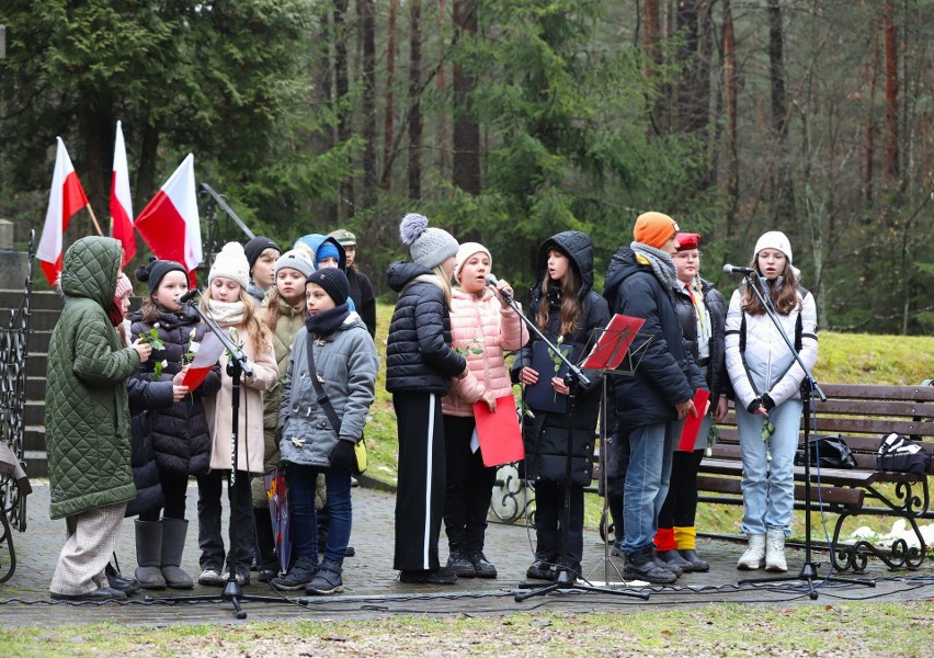 Na osiedlu Bór w Skarżysku-Kamiennej odbyły się uroczystości upamiętniające egzekucję przez Niemców 360 mieszkańców Skarżyska i okolic
