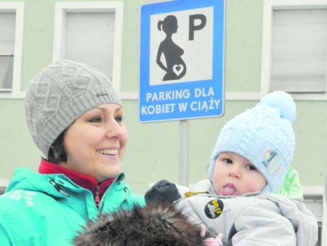 - Będąc w ciąży często parkowałam na tym postoju, ale wówczas nie było wyznaczonego miejsca dla kobiet w ciąży - przypomina sobie Anna Maj.