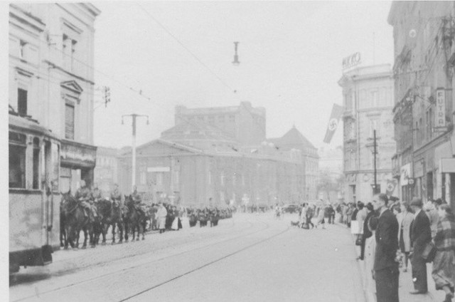 Przemarsz wojsk niemieckich przez ul. 3 Maja w Katowicach