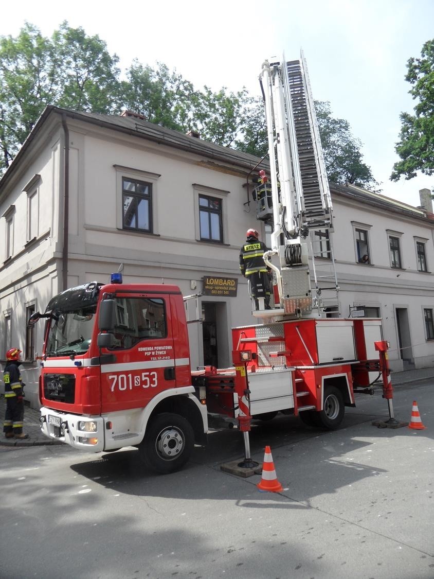 Żywiec: Mogło dojść do tragedii. Fragment gzymsu kamienicy...