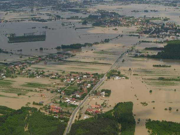 PowódL 2010: Zdjecia lotnicze zalanych terenów