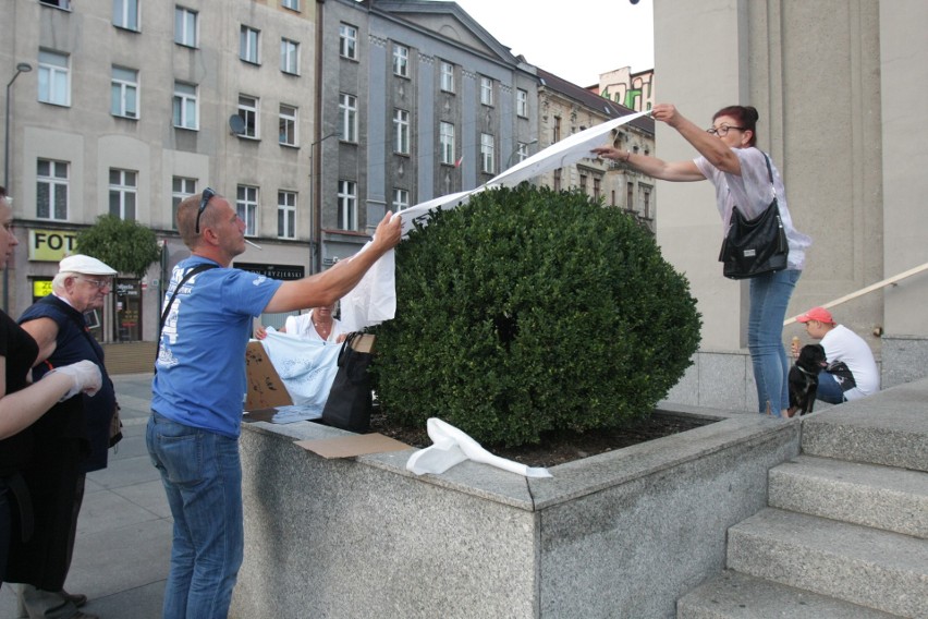 Katowice, 9 sierpnia: happening na Rynku pod hasłem „Z...