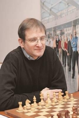 Michał Krasenkow (urodzony w 1963 roku) jest arcymistrzem szachowym od 1989 roku. W 1992 roku wyjechał z Rosji i osiedlił się w Polsce. W 1996 roku przyjął polskie obywatelstwo. Dwa razy zdobywał mistrzostwo Polski (2000 i 2002), pięć razy reprezentował nasz kraj na olimpiadach szachowych i wygrał wiele turniejów międzynarodowych. Fot. Sylwia Rudolf