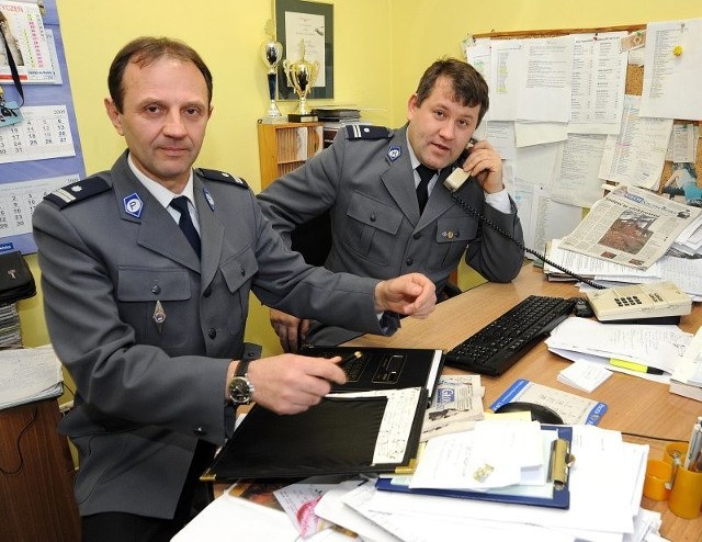 Podinspektor Leszek Ciarkowski i podinspektor Grzegorz Sudakow (z prawej).