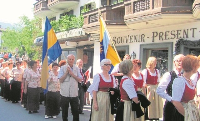 Chóry przeszły do centrum Kirchbergu. „Heimatklang” dostał brawa.