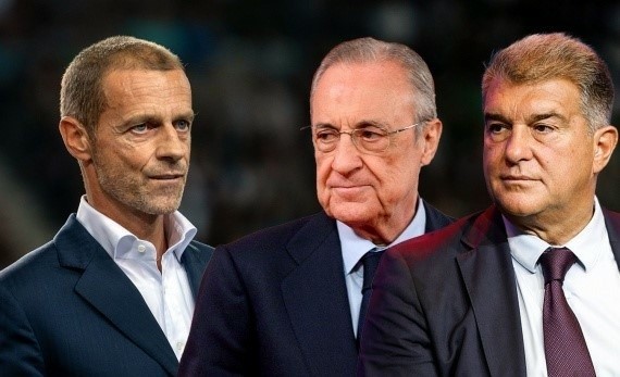 Prezydent UEFA Aleksander Čeferin oraz prezes Realu Madryt Florentino Perez i szef FC Barcelony Joan Laporta