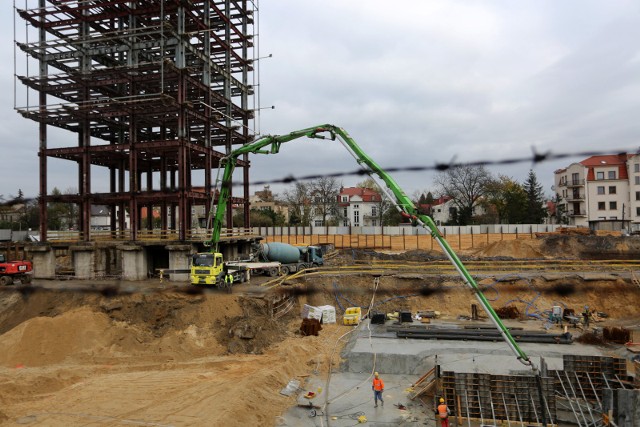 Jedną z większych inwestycji biurowych będzie Unity Centre. Kompleks zastąpi szpetny symbol miasta, czyli szkieletora. Inwestycja, z Unity Tower na czele, ma być gotowa w 2019 roku.