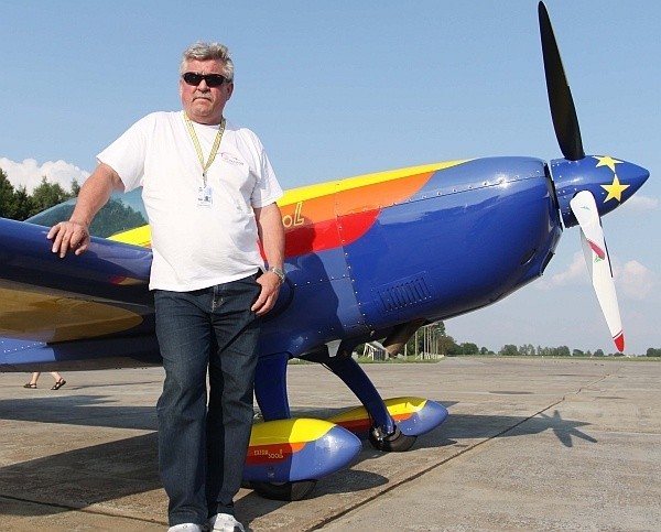 - Walka o tytuły najlepszych pilotów akrobacyjnych rozpocznie się w piątek rano, o ile dopisze pogoda - mówi Stanisław Szczepanowski, szef Aeroklubu Radomskiego.
