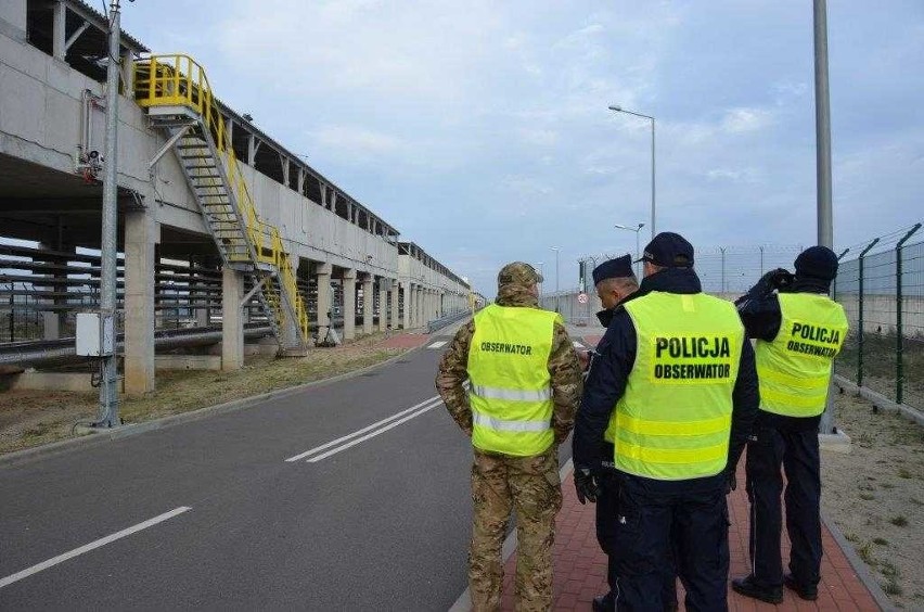 Ćwiczenia na terenie terminalu.