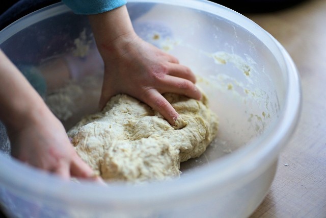 W wielu sklepach brakuje drożdży, których używamy do pieczenia ciast oraz chleba