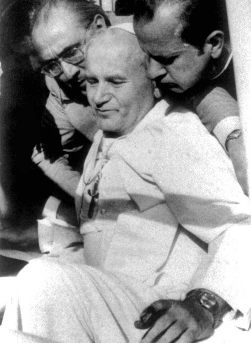 13 maja 1981 r. o godz. 17.17 dokonano zamachu na papieża