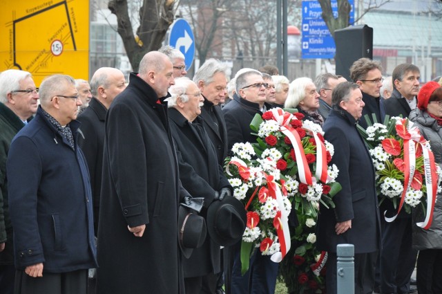 Święto Nauki Wrocławskiej rozpoczęło się pod pomnikiem Martyrologii Profesorów Lwowskich