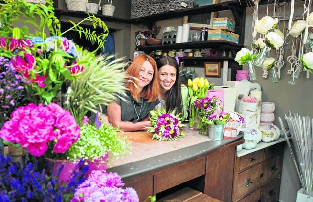 W zielonogórskiej kwiaciarni Kwiatkowice ramię w ramię zgodnie pracują mama i córka: Dorota i Oliwia Bomskie.