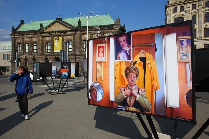 "Poznaj sąsiada": Niesamowite zdjęcia na Placu Wolności