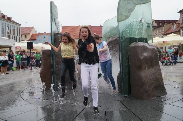 W tym roku uczestnicy spaceru przez fontannę zapozują też do wspólnego selfie