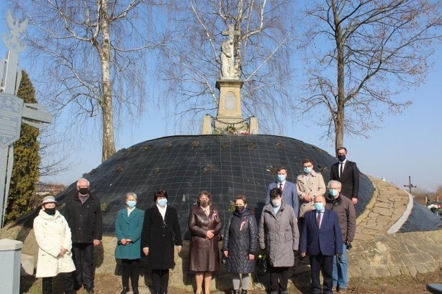 Mija 175 lat od bitwy pod Gdowem, która miała miejsce, podczas Powstania Krakowskiego. Hołd bohaterom walk z 1846 roku oddali przy Kopcu - Mogile powstańców na gdowskim cmentarzu parafalnym m.in. przedstawiciele gminy Gdów i powiatu wielickiego, a także Klubu Przyjaciół Wieliczki