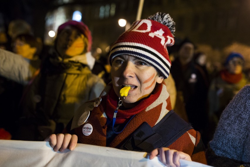 Kraków. Protest kobiet przeciwko zaostrzeniu prawa aborcyjnego [ZDJĘCIA]