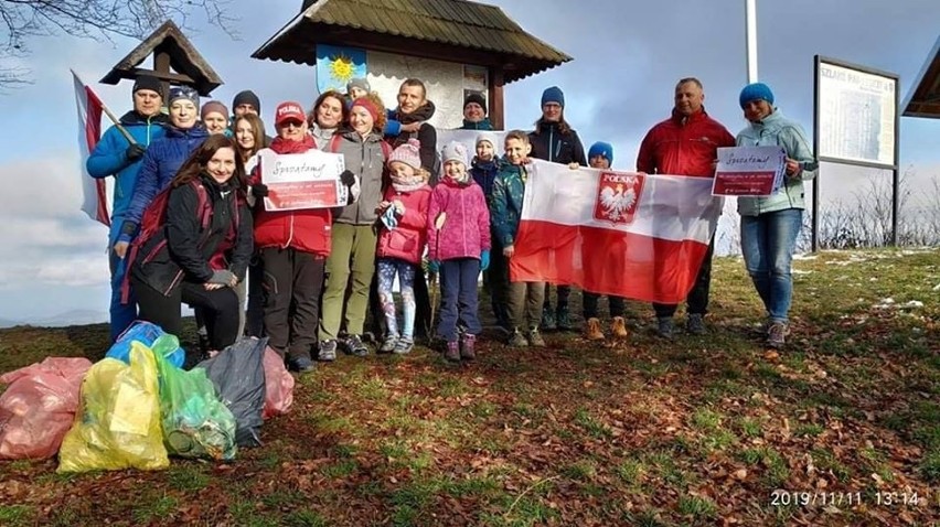 Region. Znieśli ponad 2,5 tony śmieci ze szczytów. Sprzątali też szlaki w Beskidzie Wyspowym