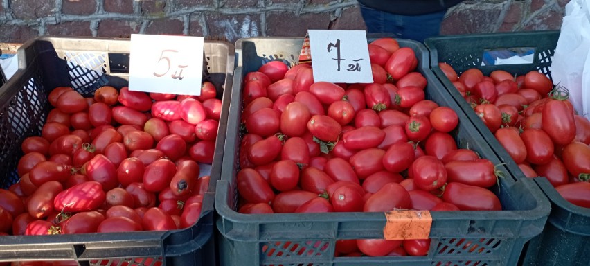 Pomidorki lima od 5 do 7 złotych za kilogram.