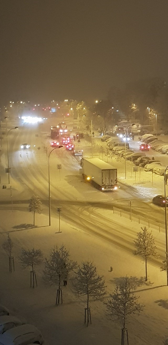 Dramat na Nowym Mieście. Ciężarówki nie mogły wjechać pod...