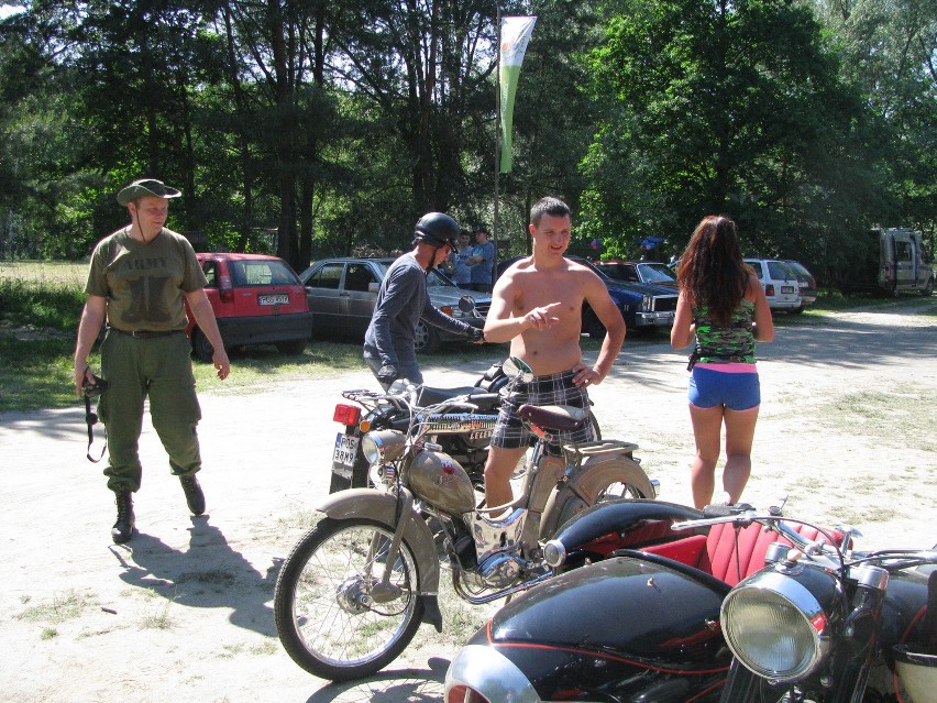 Kolekcjonerzy i pasjonaci motoryzacji zjechali na stanicę harcerską [FOTO]