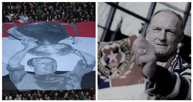 Kibice Manchesteru United żegnają Bobby'ego Charltona, z prawej legendarny piłkarz Wisły Kraków Andrzej Iwan