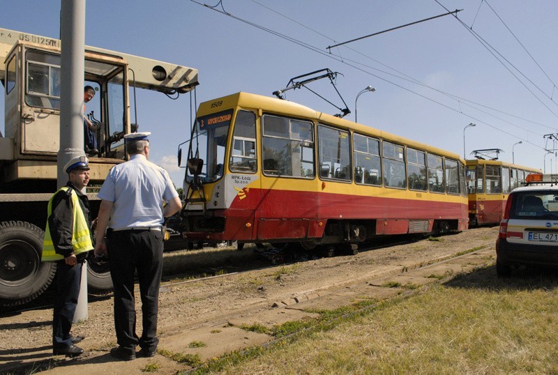 Mężczyzna wpadł pod tramwaj. Zginął na miejscu (aktual., zdjęcia)