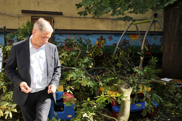 To obraz zniszczeń po środowym wypadku, to zdarzenie mogło skończyć się naprawdę źle