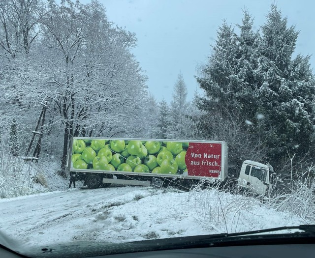 Tak sytuacja wygląda w Bartkowej-Posadowej, droga za Domem wczasowym "Stalownik"