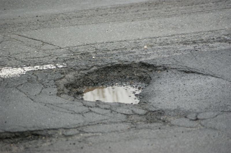 Grodków: Dziury na ulicy Sienkiewicza. Zdjecia internauty...