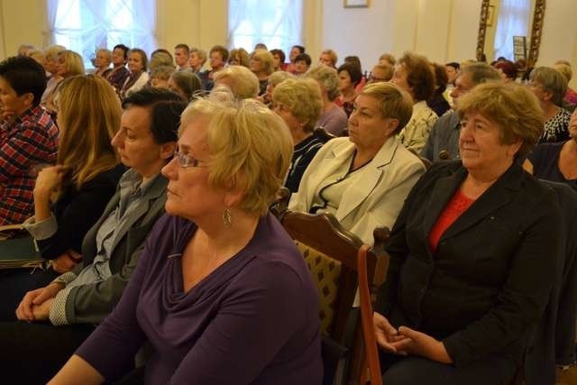 Celem Uniwersytetów Trzeciego Wieku jest edukacja w bardzo szerokim zakresie, aby każdy mógł znaleźć coś odpowiedniego dla siebie