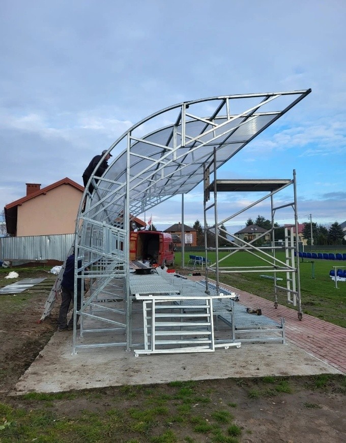 Nowe trybuny na stadionie w Knapach. Zobaczcie zdjęcia