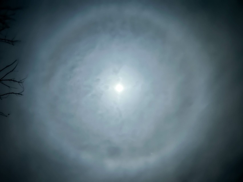 Księżycowe halo widziane z Olkusza