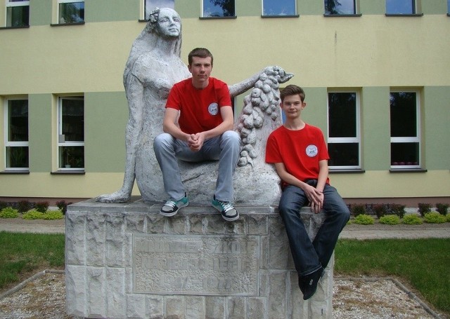 Daniel Szczucki i Jarosław Sołtyk, zwycięzcy konkursu "Czy patriotyzm ma sens w dzisiejszych czasach?&#8221;.
