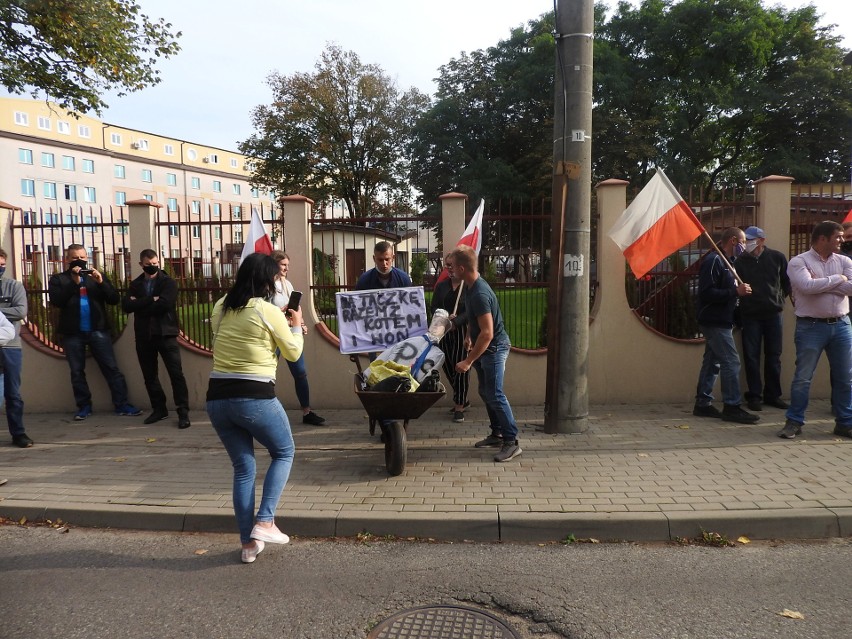 Protest rolników przed siedzibą PiS w Białymstoku