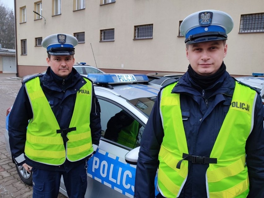 Wyszkowscy policjanci eskortowali rannego chłopca do szpitala. Rodzice dziękują mundurowym za pomoc