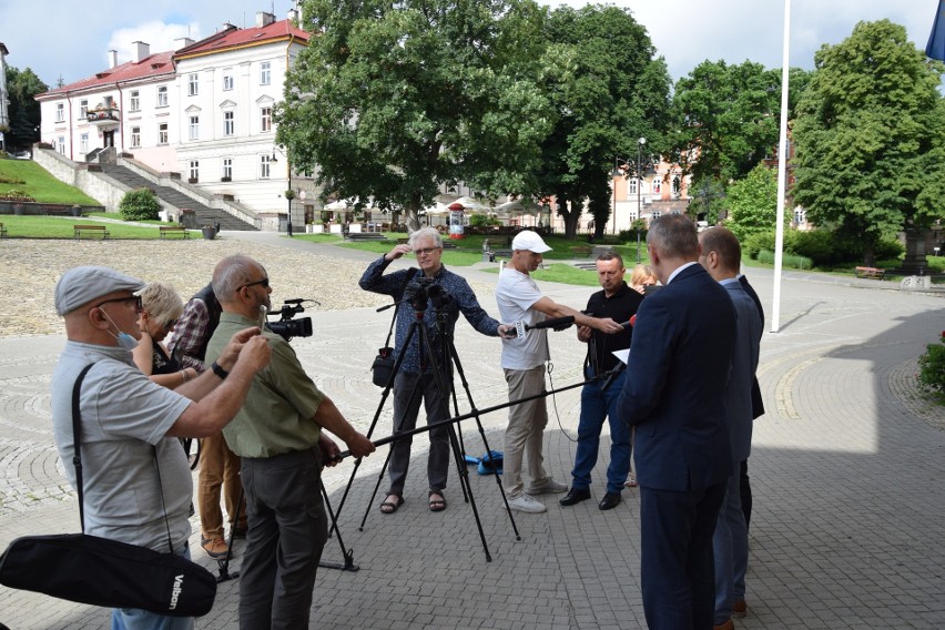 Konferencja prasowa członków prezydium Rady Miejskiej w...