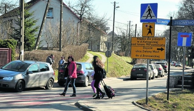 Rodzice z Bronowic chcą, aby ich dzieci cz uły się bezpiecznie w drodze do szkoły 