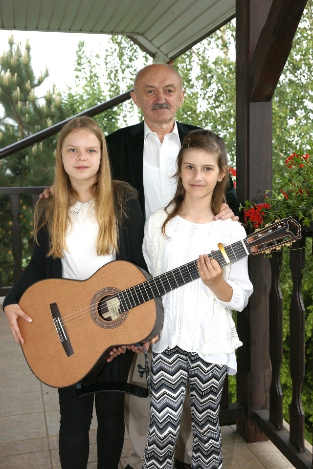 Maja Jodłowska (po lewej), „nadzieja” festiwalu i jej partnerka w dueatch Maja Rynkiewicz ze  Zbiegniewem Dubiellą