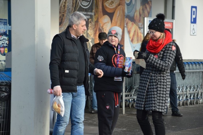25 Finał WOŚP w Ostrowcu. 300 wolontariuszy na ulicach