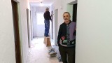 Bezdomni z "Barki" pod Strzelcami Opolskimi własnymi rękami przebudowali dom