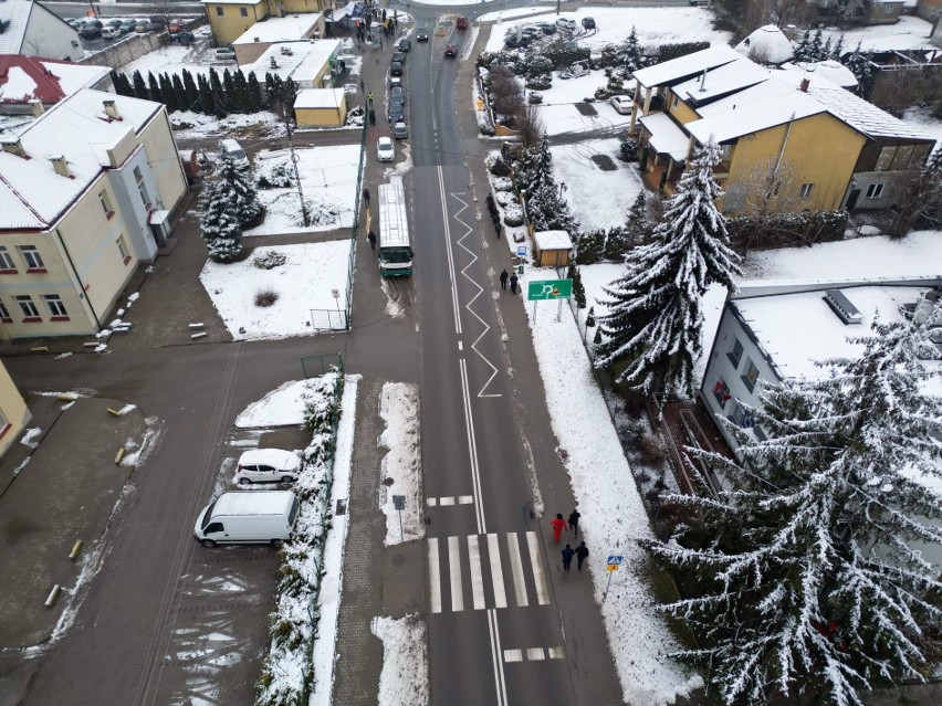 Rondo w Kowali pod Radomiem zostało uroczyście otwarte. Radni nadali już oficjalną nazwę. Zobacz zdjęcia 