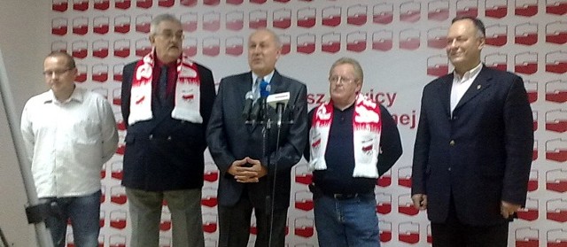 Jerzy Melcer (najwyższy) oraz Wojciech Fortuna (drugi z prawej) to kandydaci SLD w nadchodzących wyborach