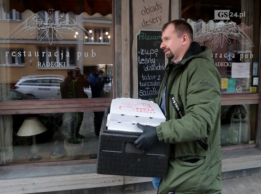 Głodny? Zostań w domu dowieziemy! Sprawdź, które lokale gastronomiczne w Szczecinie i okolicach wciąż działają!