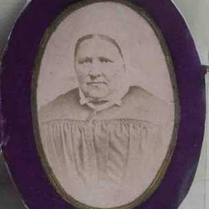 Po śmierci Marii Merkert przełożona generalna Franciszka Werner wykonała relikwiarze ze zdjęciem matki Marii, puklem jej włosów i nitką z jej habitu.