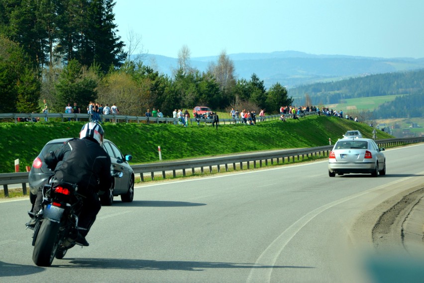 Kolejny rok z rzędu ruszyły nielegalne rajdy na "patelni". Tym razem zginą niewinni ludzie? [GALERIA]