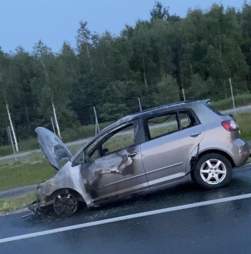 Zablokowana S19 po pożarze samochodu osobowego w Łowisku [ZDJĘCIA]