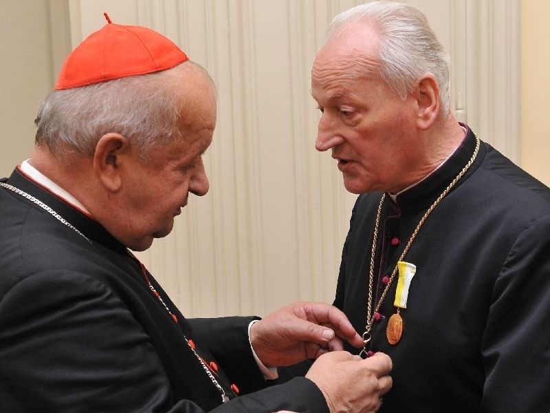 Złoty Medal Pontyfikatu Błogosławionego Jana Pawła II z rąk...